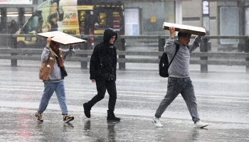 «Уже гремит»: Позднякова предупредила москвичей о начале сильных гроз 17 июня