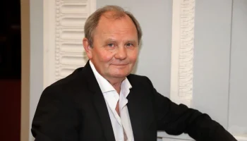 "МК": неизвестные украли электросамокат у актера Театра Вахтангова Васькова