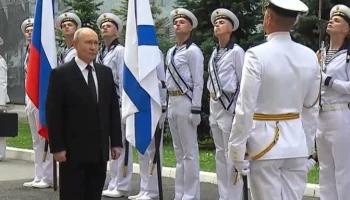 Путин традиционно посетил Адмиралтейство в Санкт-Петербурге в День ВМФ Путин традиционно посетил Адмиралтейство в Санкт-Петербурге в День ВМФ