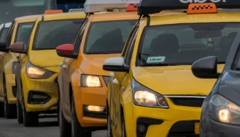 Снегопад в Москве привел к увеличению цен на такси