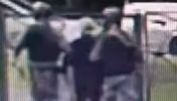 Пьяный мужчина без обуви пробрался на территорию детского сада в Дубне Пьяный мужчина без обуви пробрался на территорию детского сада в Дубне
