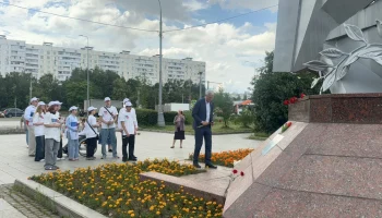 Депутат Госдумы Евгений Нифантьев принял участие в акции ко Дню памяти и скорби на юге Москвы