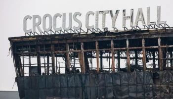 Спасшийся из "Крокуса" рассказал, как пробивал стену, чтобы выйти к воздуху