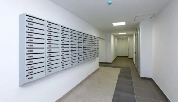 В Москве начались работы по ремонту подъездов жилых домов