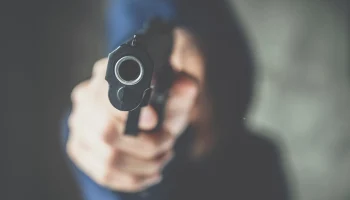 Мужчина устроил стрельбу из травмата из окна дома на северо-востоке Москвы