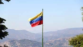 Власти Венесуэлы создали спецкомиссию по освобождению Мадуро и его жены