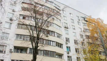 В жилом доме в районе Басманный в 2025 году завершили замену лифтового оборудования с расширением дв