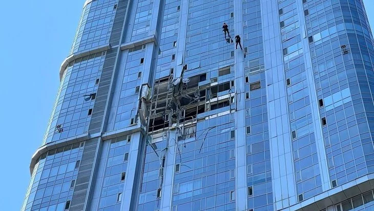 Пострадавшая после атаки БПЛА ВСУ на Саратов женщина умерла в больнице Пострадавшая после атаки БПЛА ВСУ на Саратов женщина умерла в больнице