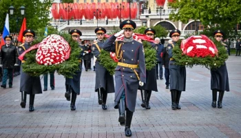 Собянин возложил цветы и венки к Могиле Неизвестного Солдата