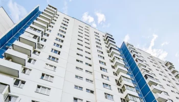 В столице капитально отремонтировали 650 домов возле парков