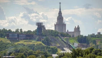 Возобновлено строительство лыжного трамплина на Воробьевых горах в Москве