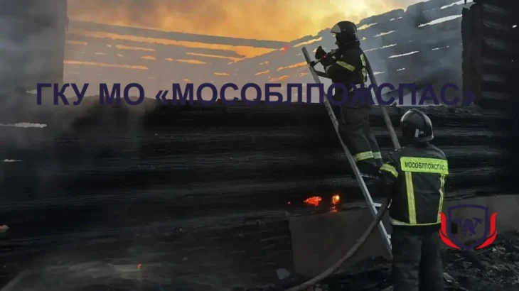 Два дома и гараж загорелись в подмосковной Шатуре Два дома и гараж загорелись в подмосковной Шатуре