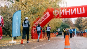 Москвичей пригласили на бесплатный кросс-пробег в парке имени Лужкова