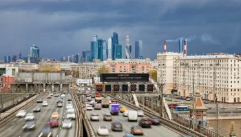 Дептранс Москвы призвал автомобилистов соблюдать скоростной режим из-за непогоды