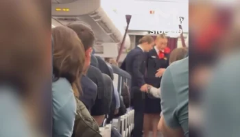Дебошира сняли с авиарейса Москва &ndash; Омск и привлекли к ответственности