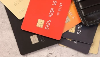 ЦБ предложил ограничить период использования карт с истекшим сроком