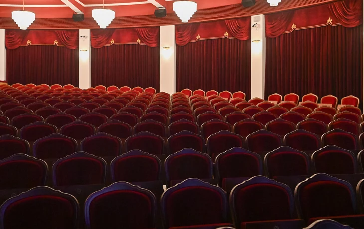 Показы спектакля «Юлий Цезарь Live» состоятся на сцене театра «Модерн» Показы спектакля «Юлий Цезарь Live» состоятся на сцене театра «Модерн»