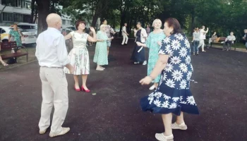 Театральный вечер с танцами для людей старшего возраста прошел в Западном Дегунине