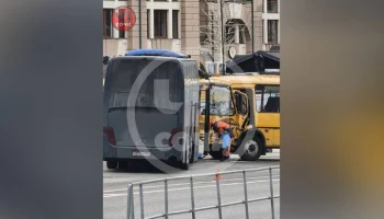 Школьный и экскурсионный автобусы столкнулись в Сочи Школьный и экскурсионный автобусы столкнулись в Сочи