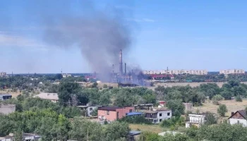 Спасатели ликвидируют возгорания после падения обломков БПЛА в Астраханской области
