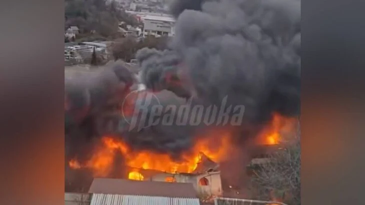 Пожар в автосервисе в Сочи ликвидирован Пожар в автосервисе в Сочи ликвидирован