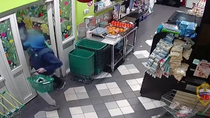 Мужчина с ножом ограбил «ВкусВилл» на западе Москвы Мужчина с ножом ограбил «ВкусВилл» на западе Москвы