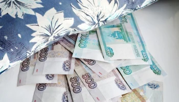 Деньги &laquo;под подушкой&raquo;: как отказ от банковских вкладов бьет по карману россиян