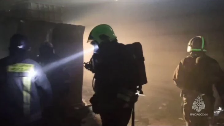 Пожар в цехе по производству полистирола в Екатеринбурге потушен Пожар в цехе по производству полистирола в Екатеринбурге потушен