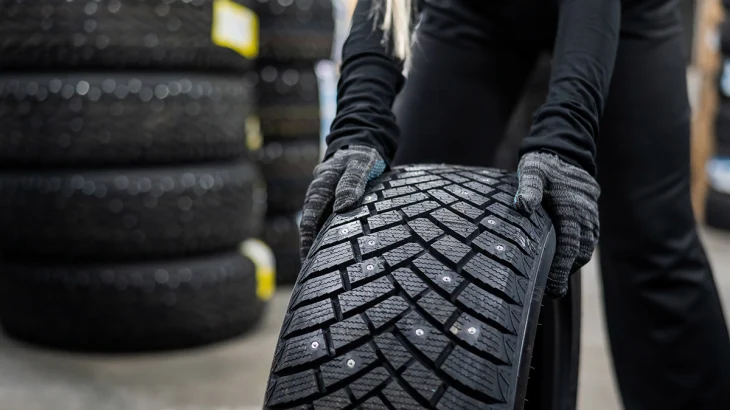 Дептранс посоветовал водителям в Москве сменить летнюю резину на зимнюю Дептранс посоветовал водителям в Москве сменить летнюю резину на зимнюю