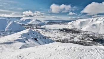 16 лыжников попали под лавину в горах Калифорнии 16 лыжников попали под лавину в горах Калифорнии