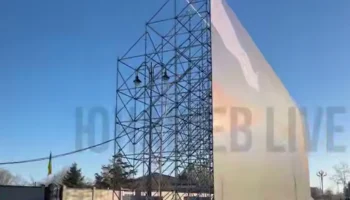 Киргизия к приезду Путина закрыла флаг Украины LED-экраном с флагом РФ