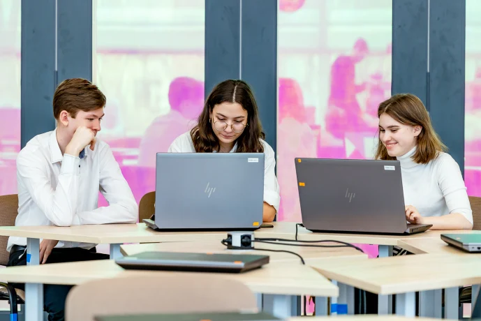 Одиннадцатиклассникам стали доступны онлайн-курсы по 10 предметам ЕГЭ Одиннадцатиклассникам стали доступны онлайн-курсы по 10 предметам ЕГЭ