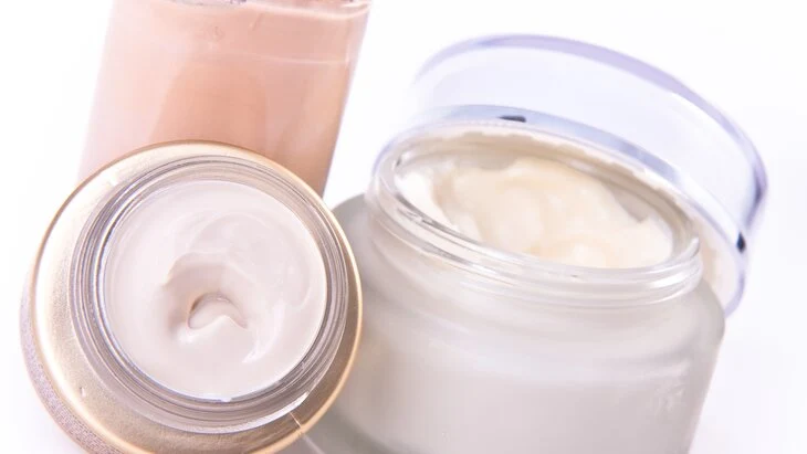 Продажи косметики сократились в России в 2025 году Продажи косметики сократились в России в 2025 году