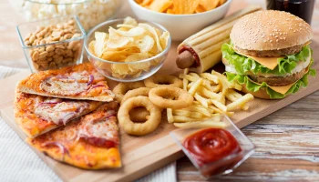 В России поддержали запрет рекламы фастфуда во время Великого поста