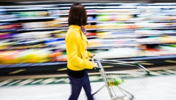 Экономист Сафонов: введение долгосрочного ценообразования на продукты нереализуемо