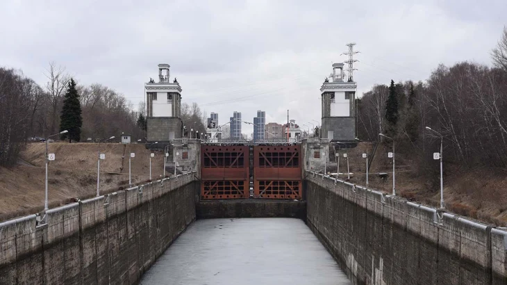 Движение судов по каналу имени Москвы приостановили из-за пробоины в тоннеле Движение судов по каналу имени Москвы приостановили из-за пробоины в тоннеле