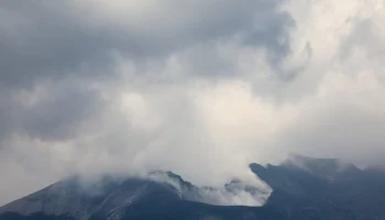 Вулкан Сакурадзима вновь начал извергаться в Японии