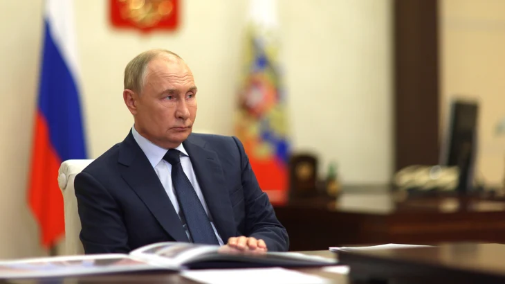 Путин заявил, что ракеты ПВО поразили самолет AZAL не напрямую