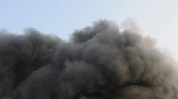 Самолет разбился на авиашоу в Дубае Самолет разбился на авиашоу в Дубае