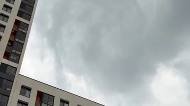 Синоптик Леус объяснил загадочную воронку в небе над Одинцово Синоптик Леус объяснил загадочную воронку в небе над Одинцово