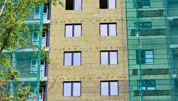 Около 700 фасадов жилых домов обновили в Москве с начала года