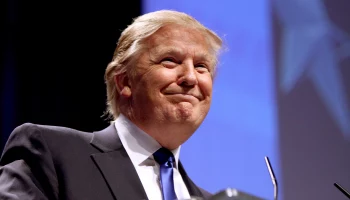 СМИ: Трамп попросил защитить его от иранской угрозы военной авиацией