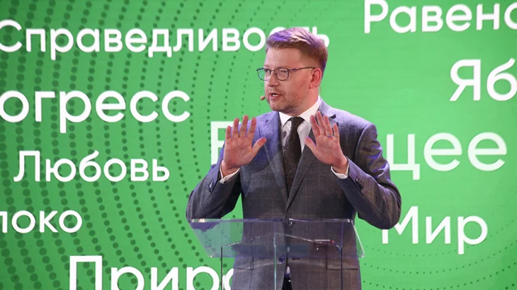 Рыбаков заявил в суде, что надпись «Яблоко» за мир» — не мелкое хулиганство Рыбаков заявил в суде, что надпись «Яблоко» за мир» — не мелкое хулиганство