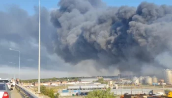 Мусор и покрышки загорелись в Азове на площади 5 тыс "квадратов"