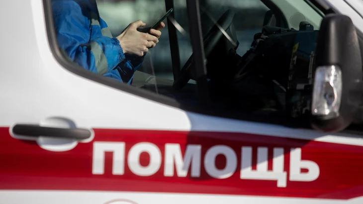 Женщина и ребенок погибли в Смоленске под упавшими деревьями во время непогоды Женщина и ребенок погибли в Смоленске под упавшими деревьями во время непогоды