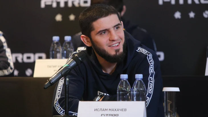 Грузинский боец UFC Двалишвили раскритиковал Махачева за российский флаг Грузинский боец UFC Двалишвили раскритиковал Махачева за российский флаг