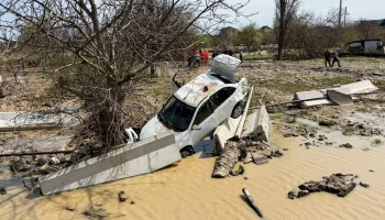 Спасшие детей во время наводнения в Дагестане жители получили премию имени Кеосаяна