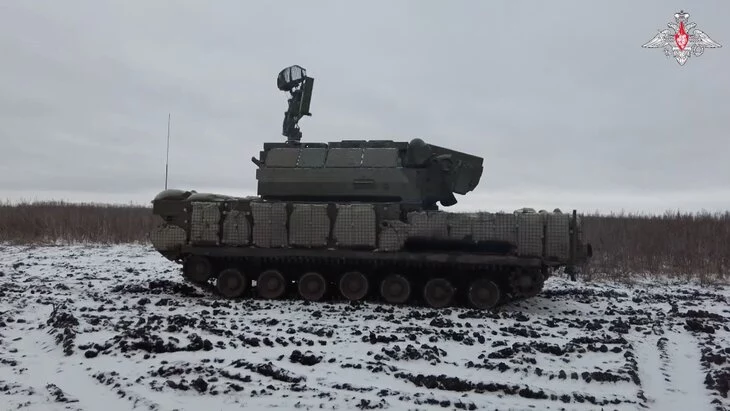 Средства ПВО уничтожили три реактивных снаряда из РСЗО "Ураган" над Белгородом – МО РФ Средства ПВО уничтожили три реактивных снаряда из РСЗО "Ураган" над Белгородом – МО РФ