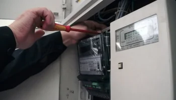 Свыше 300 тысяч электросчетчиков заменены в жилых домах столицы в 2025 году