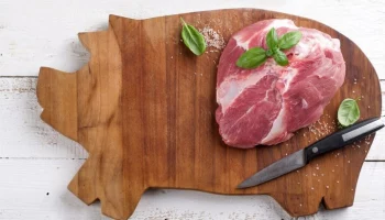 "Коммерсант": свинина в РФ подешевела на 12% в мае